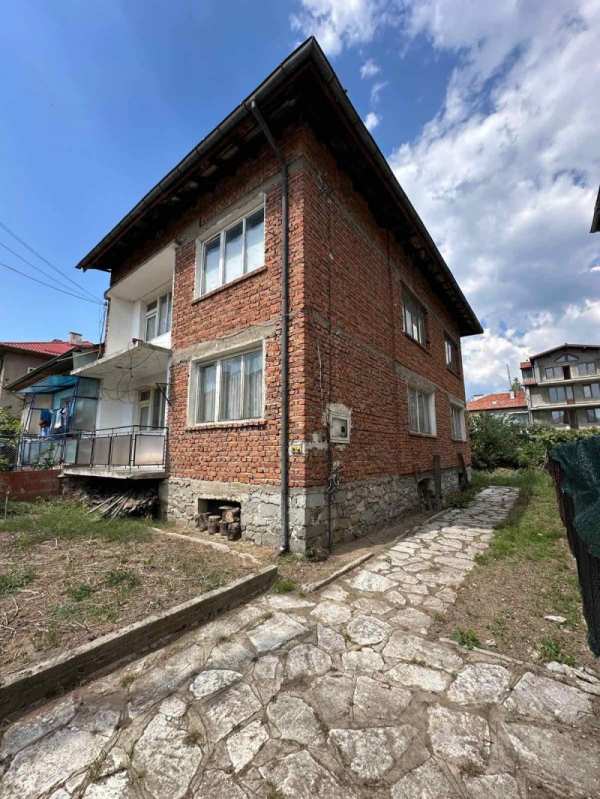 Продава  къща гр. Разлог, област Благоевград
      190 кв.м
