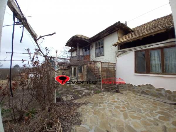 Продава  къща с. Кюлевча, област Шумен
      180 кв.м