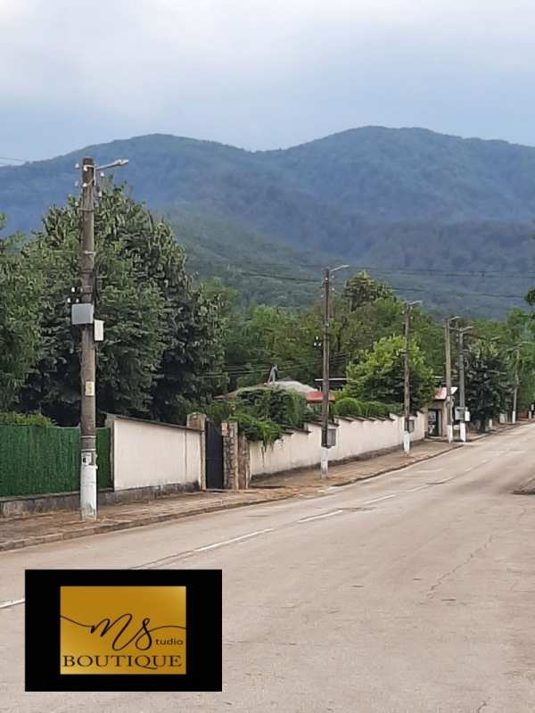 Продава къща, гр. правец, област софия област