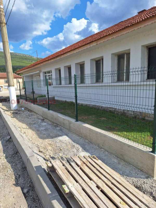 Продава  къща с. Николово, област Монтана
      270 кв.м