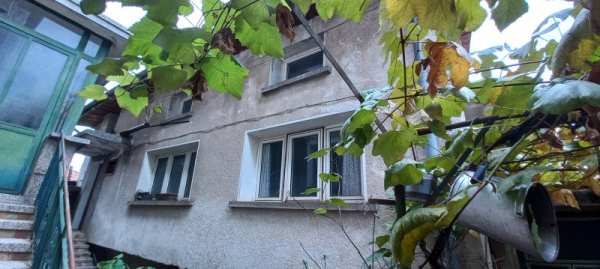 Продава къща, гр. берковица, област монтана