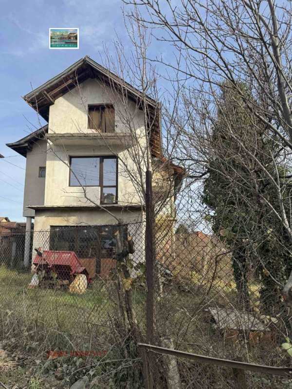 Продава етаж от къща, гр. берковица, област монтана