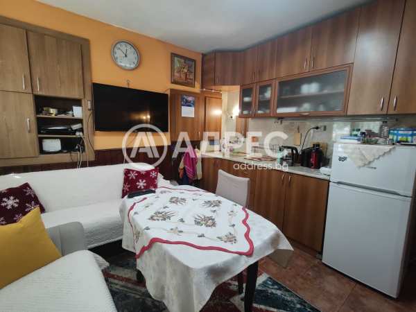 Продава етаж от къща, гр. карлово, област пловдив
