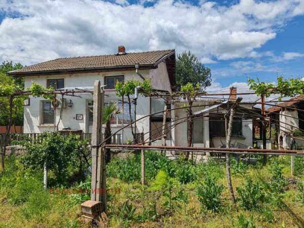 Продава  къща с. Черна гора, област Стара Загора
      160 кв.м