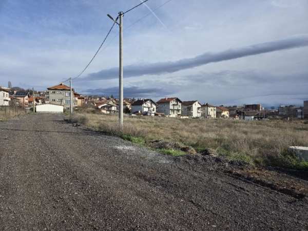 Продава  парцел гр. Радомир, област Перник
      500 кв.м