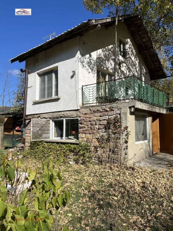 Продава къща, с. гинци, област софия област