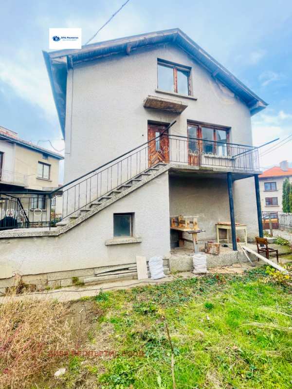 Продава етаж от къща, гр. самоков, област софия област