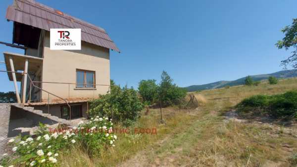 Продава вила, с. старо село, област перник