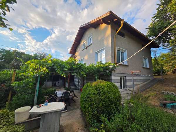 Продава къща, с. хераково, област софия област