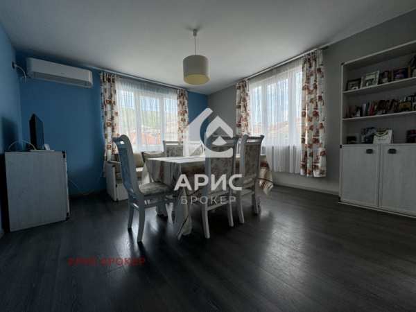 Продава етаж от къща, гр. пещера, област пазарджик