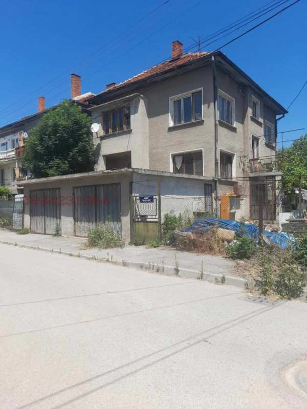 Продава къща, гр. лом, област монтана