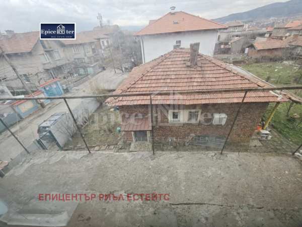 Продава етаж от къща, гр. перник, байкушева махала