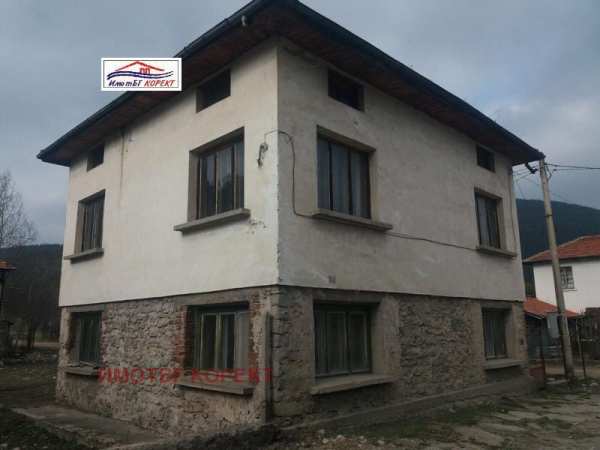 Продава къща, с. говедарци, област софия област