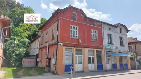 Продава  магазин град Габрово, Център
      67 кв.м