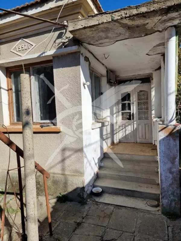 Продава  къща гр. Карнобат, област Бургас
      95 кв.м
