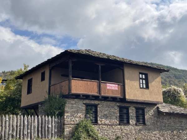 Продава  къща с. Лещен, област Благоевград
      120 кв.м