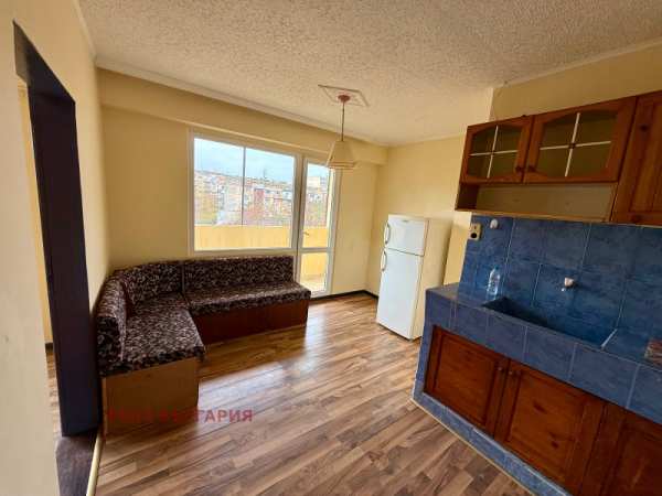 Продава  4-стаен град Русе, Чародейка - Юг
      100 кв.м