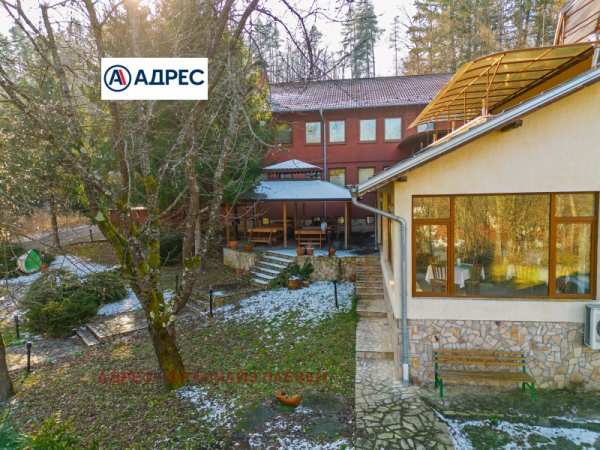 Продава хотел, с. велчево, област ловеч