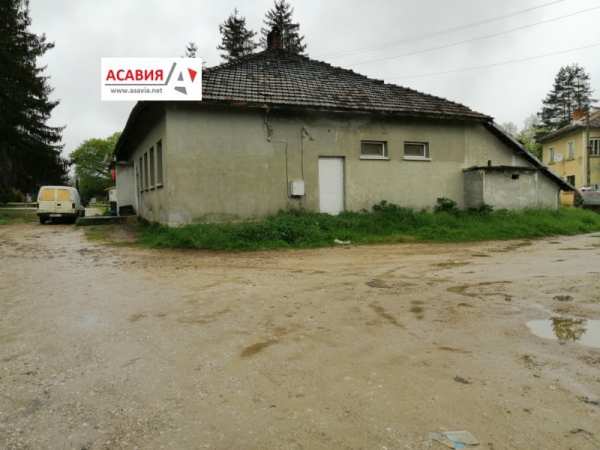 Продава пром. помещение, гр. правец, област софия област