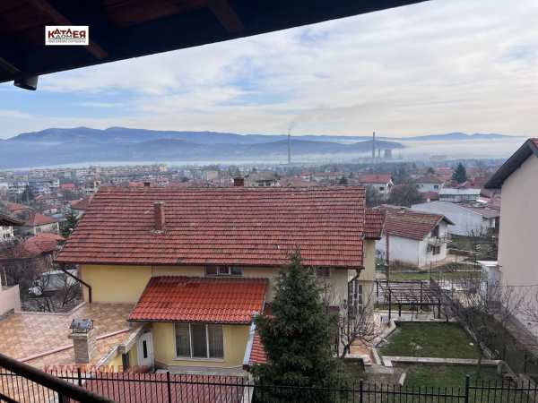 Продава етаж от къща, гр. враца, медковец
