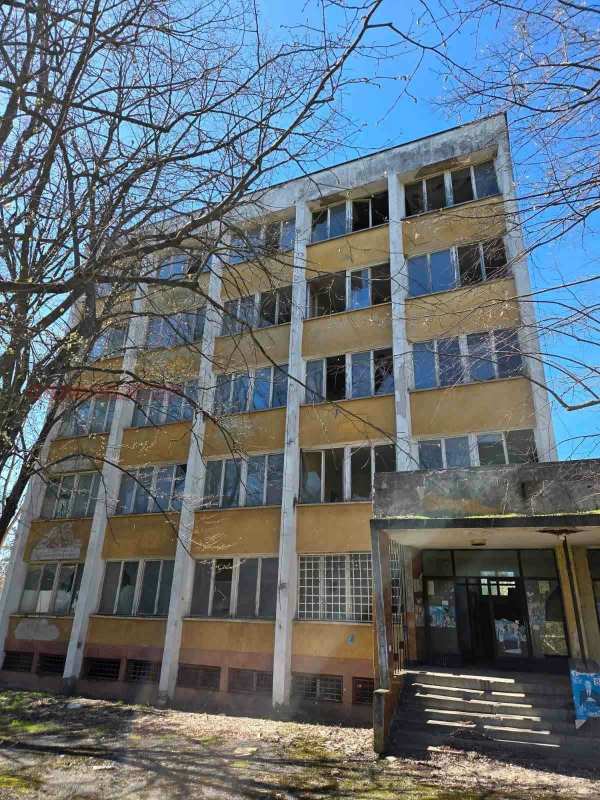 Продава бизнес имот, гр. бойчиновци, област монтана