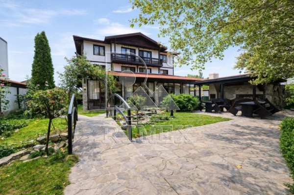 Продава хотел, гр. асеновград, област пловдив