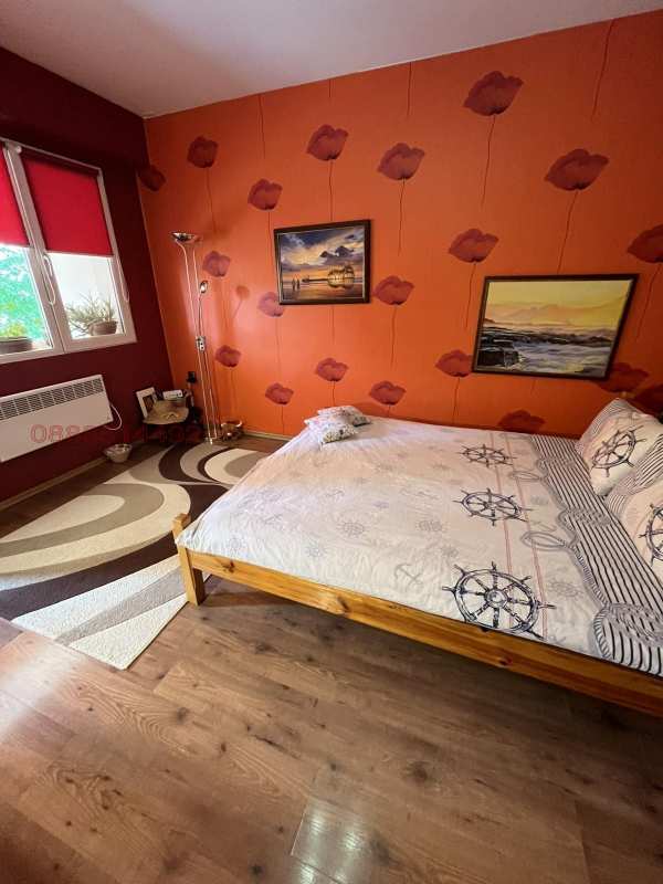 Продава 4-стаен, гр. добрич, център