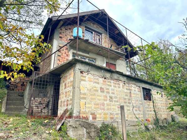 Продава къща, с. малки чифлик, област велико търново