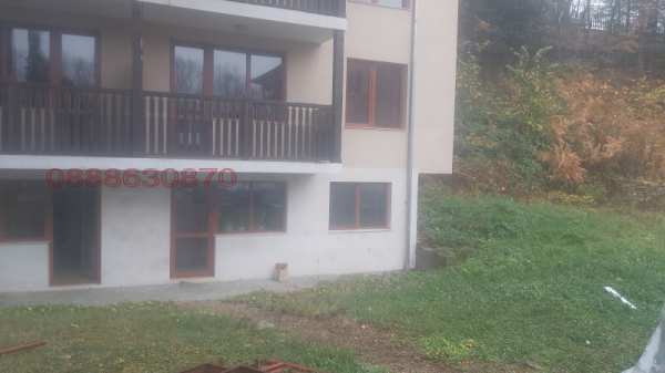 Продава  хотел гр. Априлци, област Ловеч
      5000 кв.м