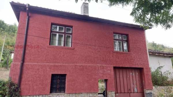 Продава  къща с. Лобош, област Перник
      140 кв.м