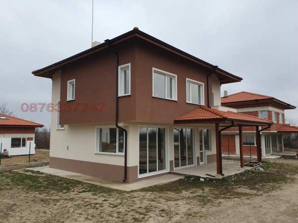 Продава  къща с. Приселци, област Варна
      203 кв.м
