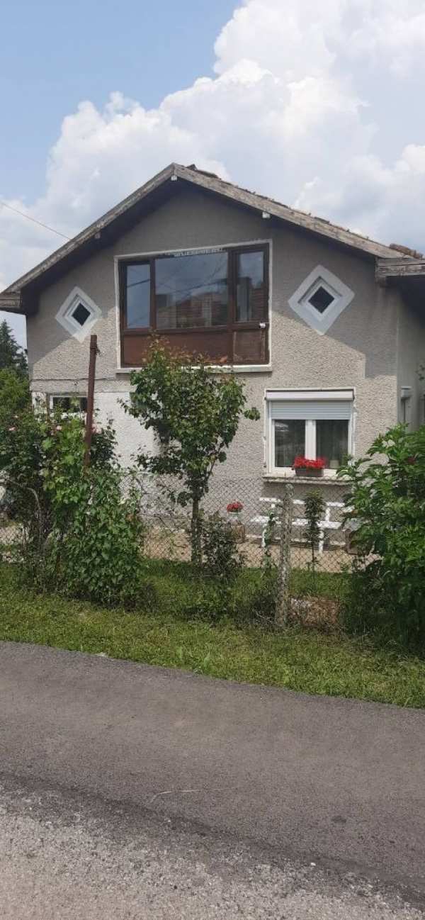 Продава  къща с. Извор, област Перник
      116 кв.м