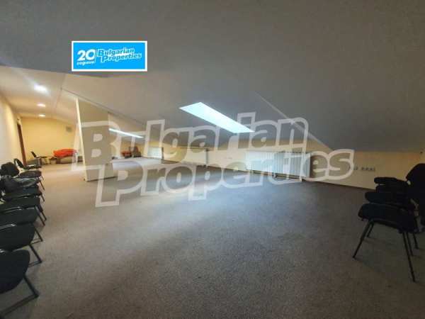 Продава  2-стаен к.к. Боровец, област София
      131 кв.м