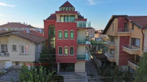Продава  хотел гр. Черноморец, област Бургас
      430 кв.м