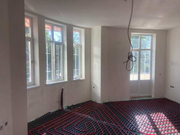 Продава  хотел град Ловеч, Широк център
      1070 кв.м