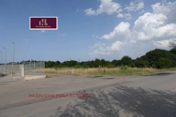 Продава  парцел с. Голяновци, област София
      13652 кв.м