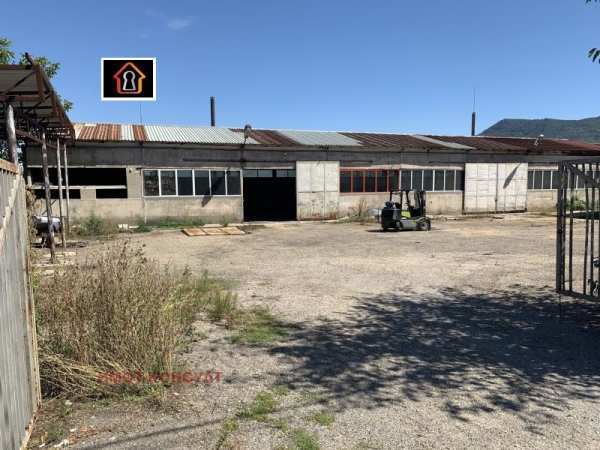 Продава пром. помещение, гр. вършец, област монтана