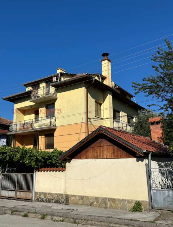 Продава къща, гр. етрополе, област софия област