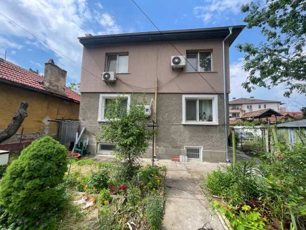 Продава етаж от къща, гр. русе, централен кооп. пазар