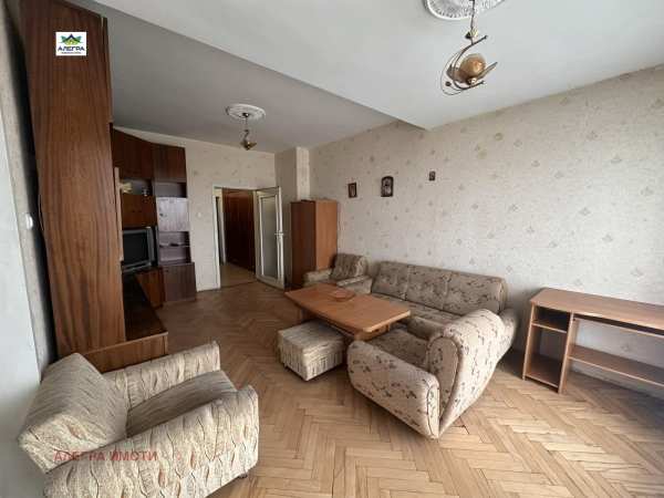 Продава 3-стаен, гр. пазарджик, център