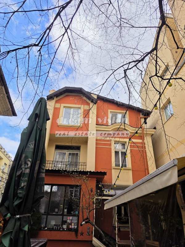 Продава етаж от къща, гр. софия, център