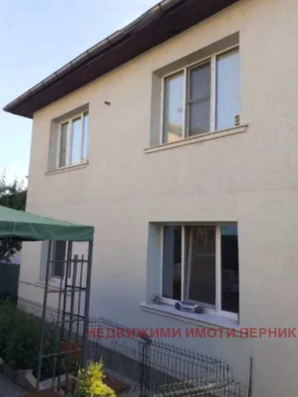 Продава 3-стаен, гр. перник, център