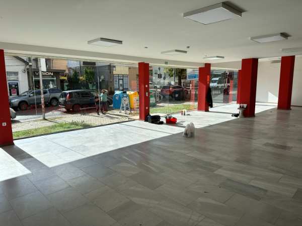 Продава  магазин град Ловеч, Център
      190 кв.м