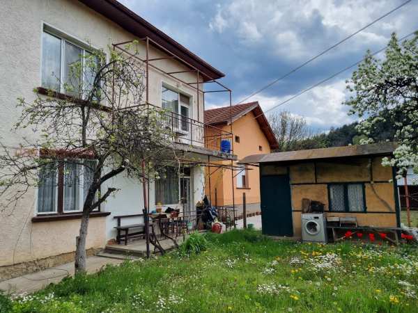 Продава къща, с. врачеш, област софия област