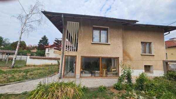 Продава  къща гр. Ихтиман, област София
      120 кв.м