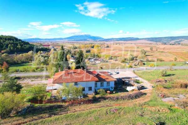Продава  хотел с. Белчин, област София
      1583 кв.м