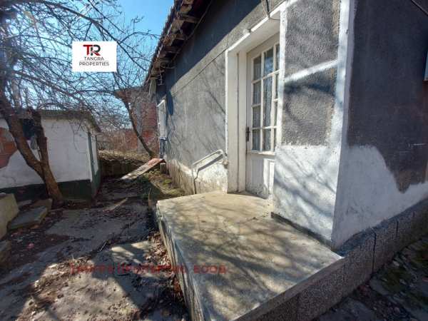 Продава  къща гр. Радомир, област Перник
      85 кв.м