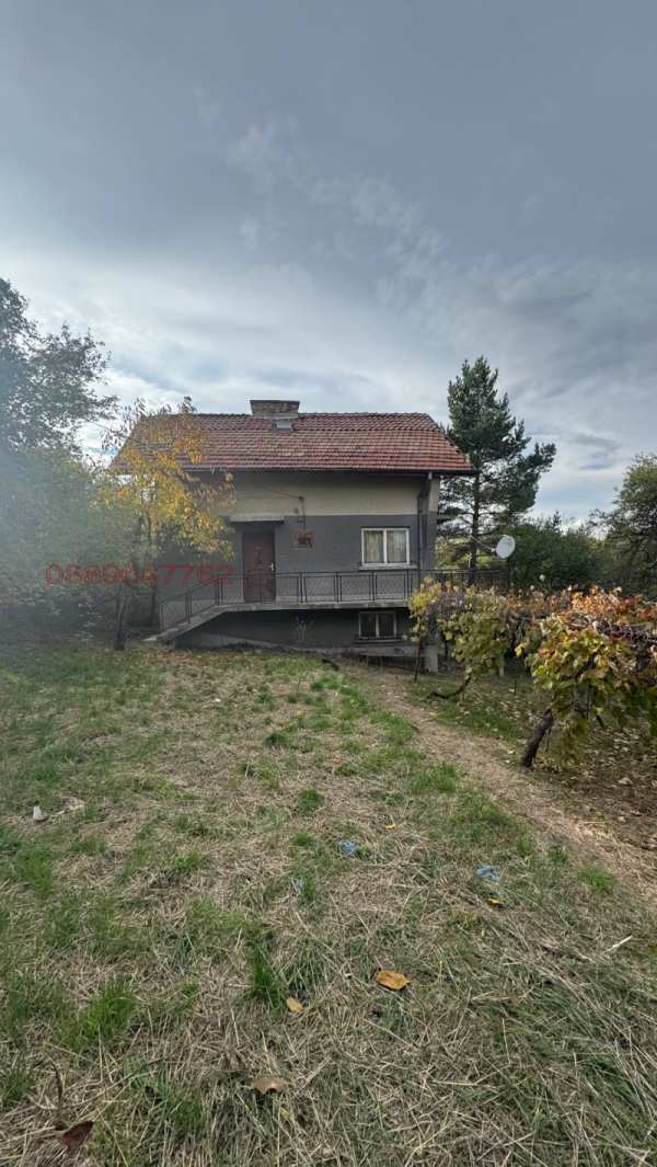 Продава  къща с. Кондофрей, област Перник
      180 кв.м