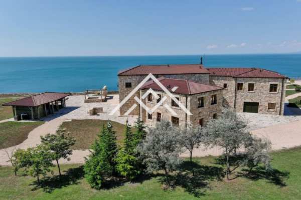 Продава  хотел с. Българево, област Добрич
      2600 кв.м