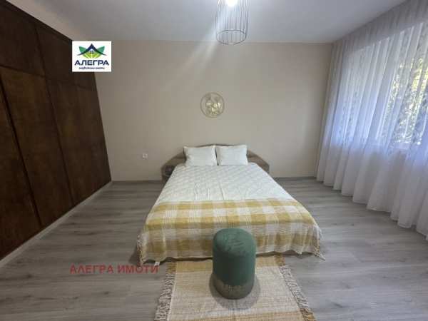 Продава 3-стаен, гр. пазарджик, идеален център